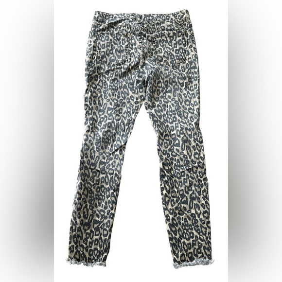 EASEL LOS ANGELES Leopard Print Distressed Jeans. - Picture 6 of 7